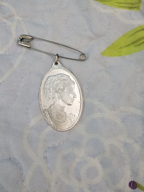 Jewelry - PAMP Suisse 1/2 oz .999 fine silver Lady Fortuna cameo bar pendant, of 1/2 oz